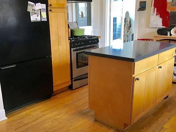 5th image of 1012 Lincoln Ave