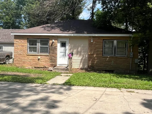 204 Wesley Dr, Clear Lake, IA 50428