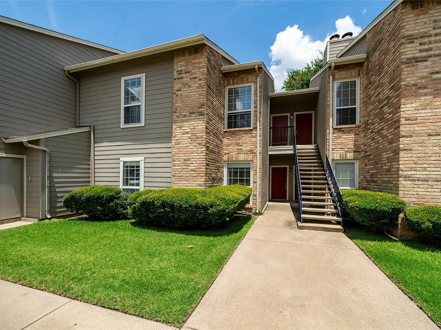2 bed, 879 sqft, $1,700 — Photo 3