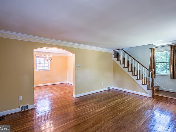 3rd image of 4763 Arlington Blvd
