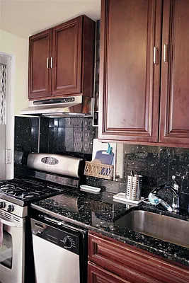 Sold by Lin Pan Realty Group LLC | media 6