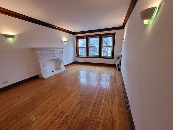 2nd image of 4905 N Hermitage Ave