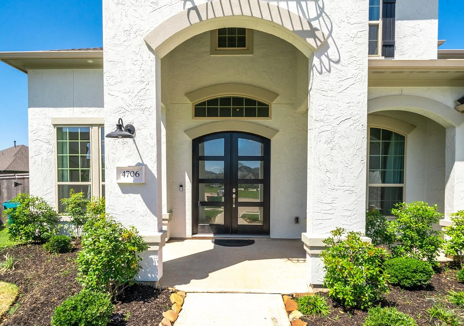 5 bed, 5.5 bath, 4127 sqft, $5,650 — Photo 4