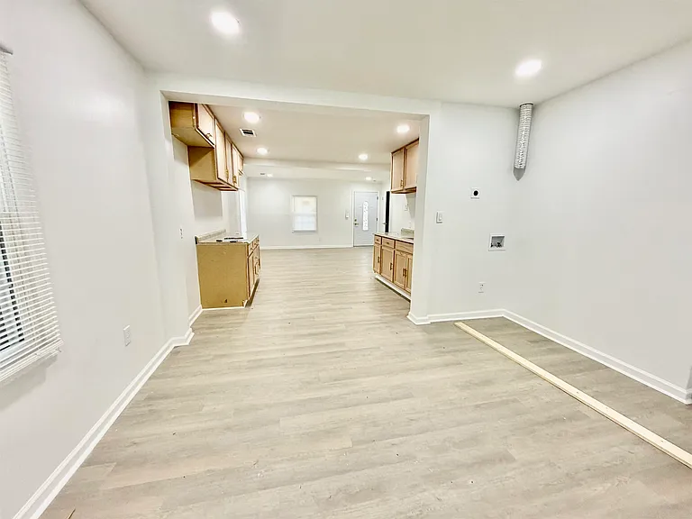 3800 E Mallory Ave — Photo 6