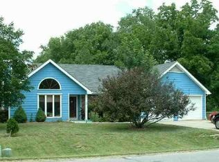 825 Locust St, Lawrence, KS 66044