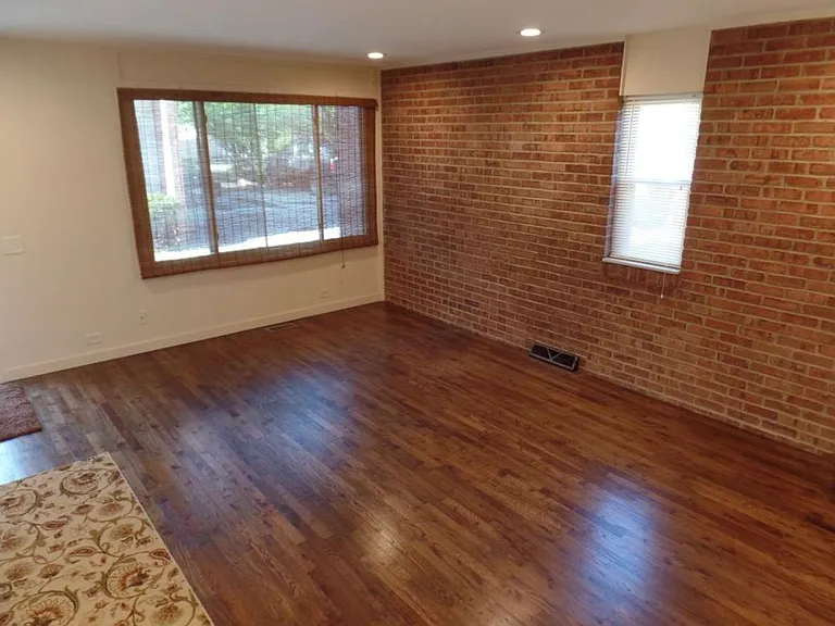 811 S La Grange Rd #C — Photo 2