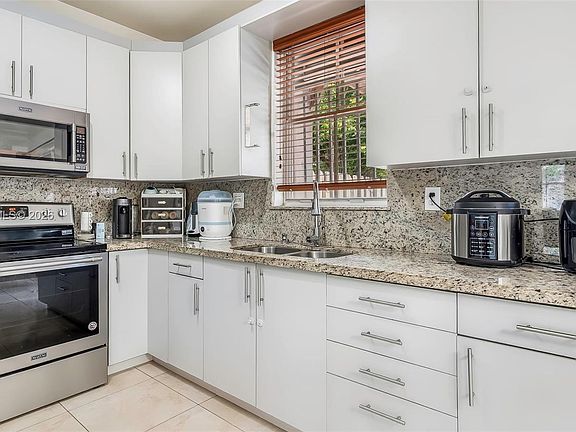 5th image of 27255 SW 138th Ct