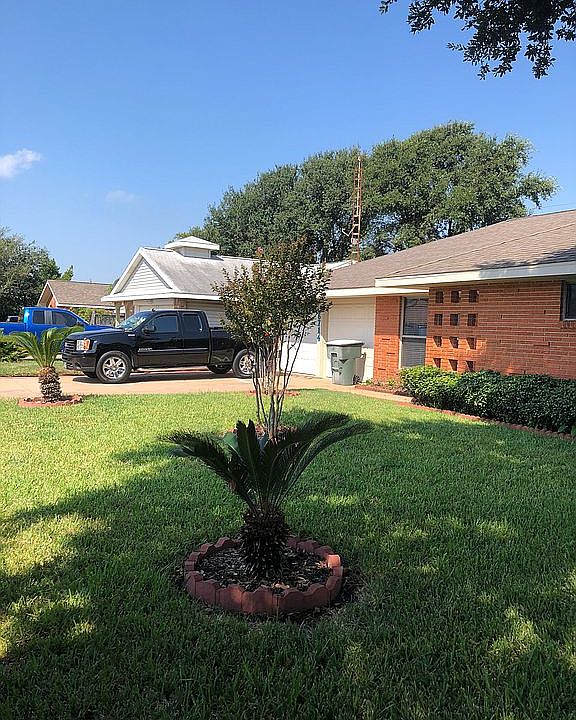 Front right side yard