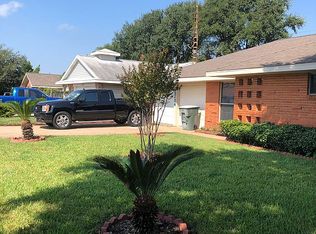 6714 Golf Crest Dr, Galveston, TX 77551