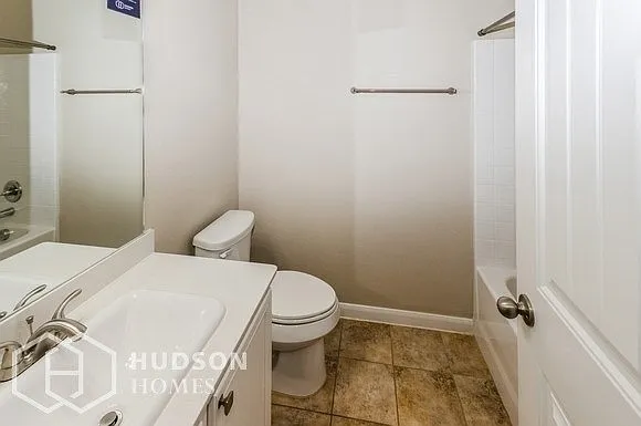 9200 Hawthorne Dr — Photo 10