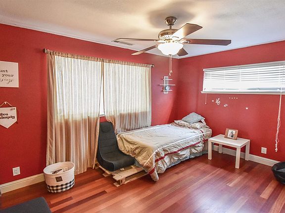 4th image of 19140 Martha Ln