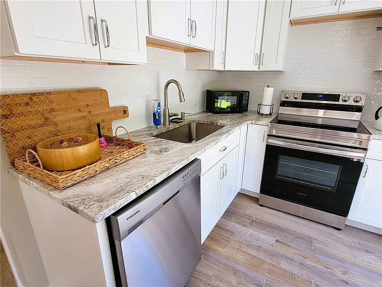 129 Connection St — Photo 2