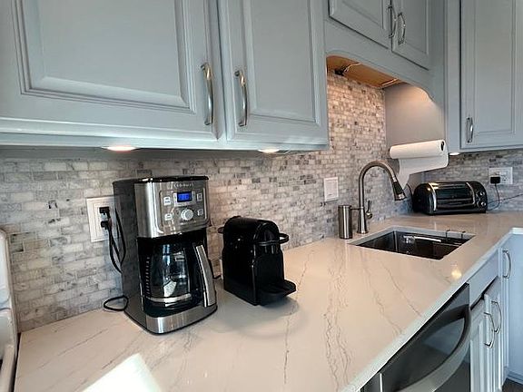 4th image of 100 Roberts Ln APT 401