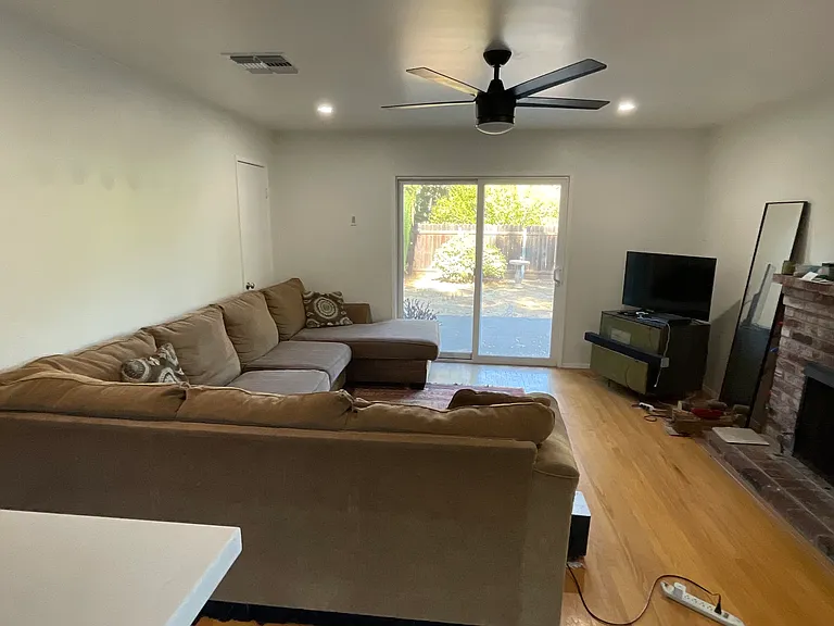 1336 Alder Pl — Photo 2