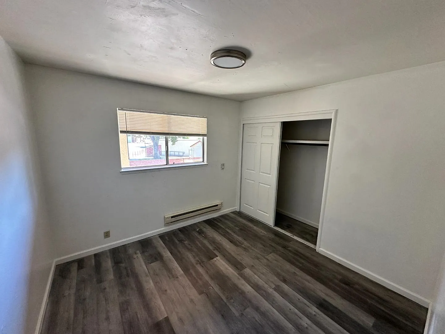 570 Birdge St - Unit 5 — Photo 3