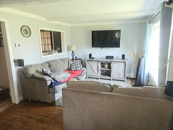 3rd image of 114 Pearl St