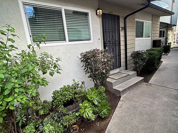 4th image of 209-217 C Ave #209