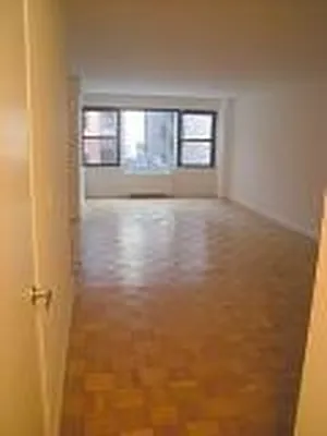 Sold by Manhattan Boutique Real Estate | media 18