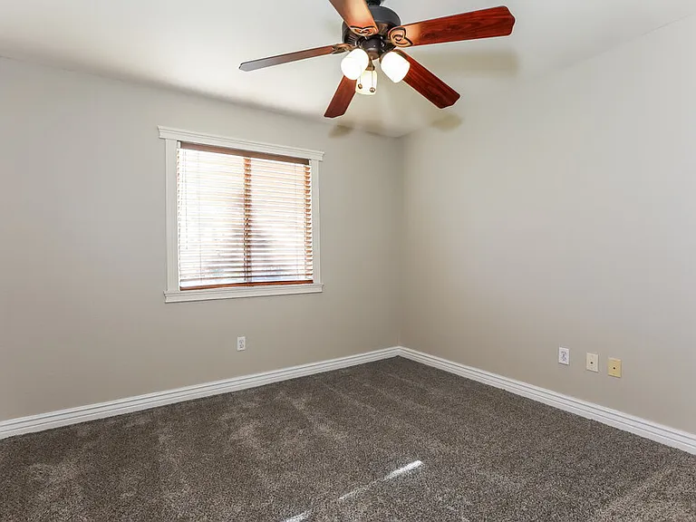 1915 S 39th St #7 — Photo 14