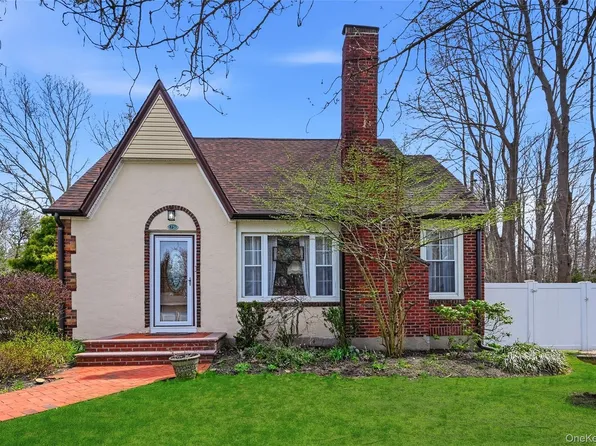 75 Oregon Avenue, Medford, NY 11763