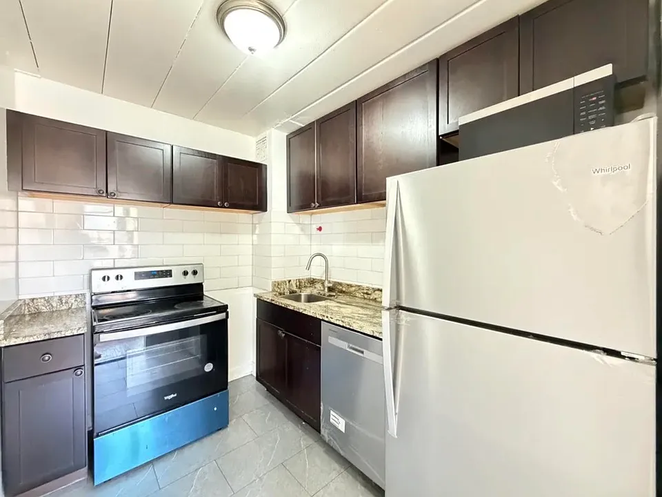1360-301 W Touhy Ave #1360-301
