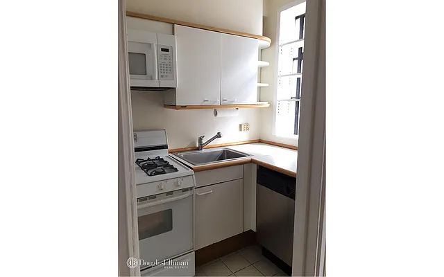 Rented by Douglas Elliman | media 3