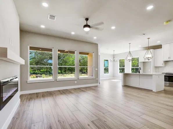 645 Grace Ln, Fredericksburg, TX 78624