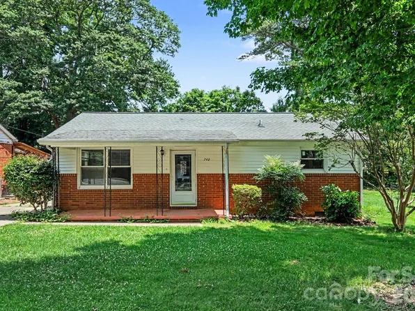 742 N Mulberry St, Statesville, NC 28677