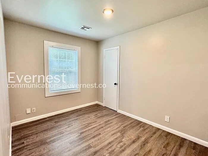 802 N Birch St — Photo 17