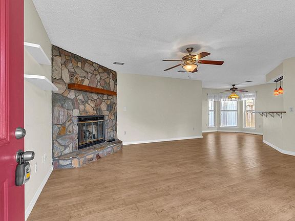 3rd image of 138 Midland Ct