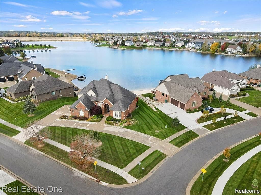537 Eastlake Trl, Oxford, MI 48371 MLS 20230066454 Zillow