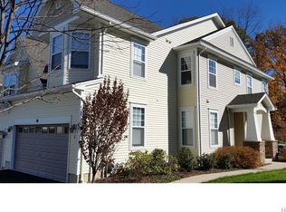 8 Avoncroft Ln, Middletown, NY 10940