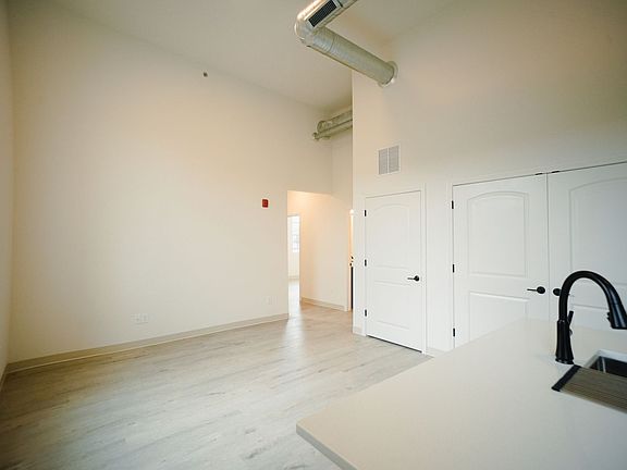 4th image of 350 N Main St #3C