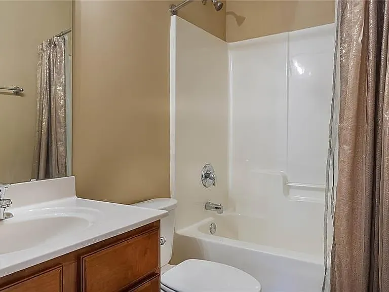 4009 Cedar Point Ave — Photo 33