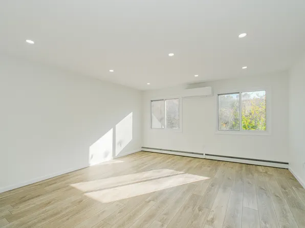 22 Oakville Street image 8 of 16