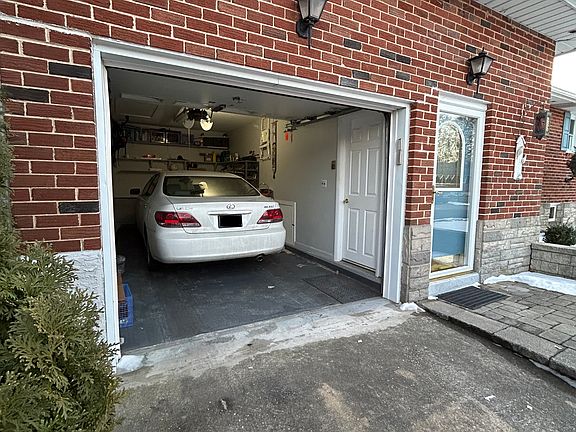 2nd image of 2738 Chinchilla Dr