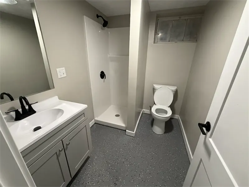 4 bed, 2.0 bath, $1,999 — Photo 2