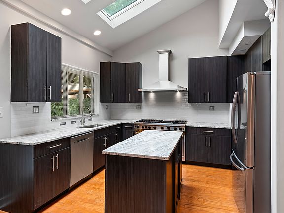 2nd image of 4647 N Winchester Ave