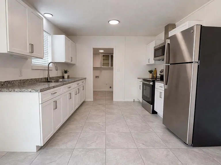 209 W Alfred St — Photo 5