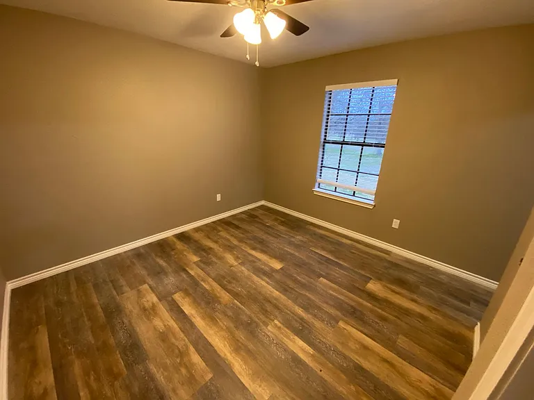 1502 Daffan Ave — Photo 10