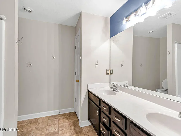 300 Streamwood Dr — Photo 19
