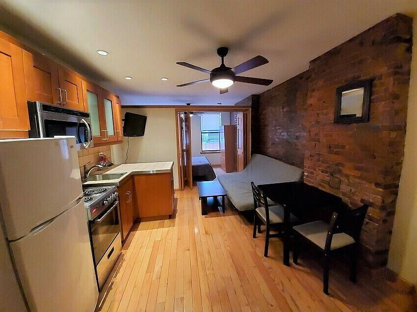 1st image of 529 W 48th St APT 10