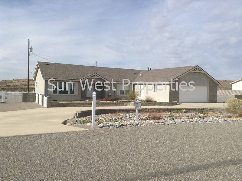 1st image of 17 Road 1499