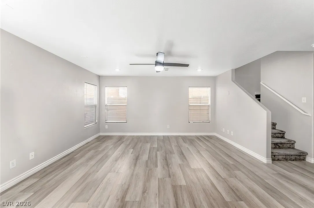 3 bed, 2.5 bath, 1337 sqft, $1,700 — Photo 3