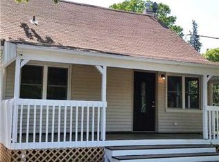 35 Maple Ave, Shirley, NY 11967