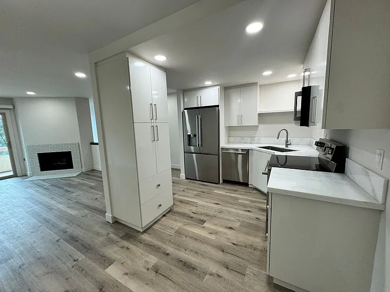 6110 Calle Mariselda #102 — Photo 16