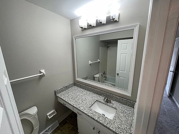 3rd image of 4173 Forsythia Dr