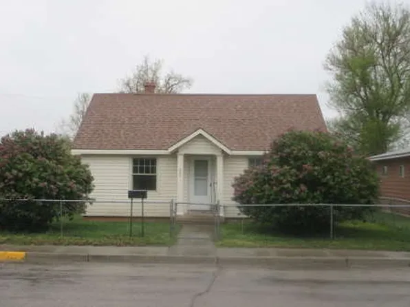 890 Garfield St, Lander, WY 82520