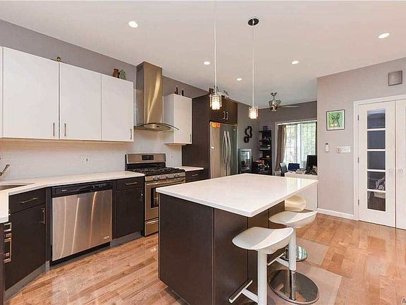 3rd image of 51-50 Hillyer St #1