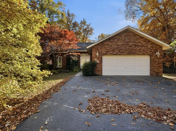 440 Woodland Estates Dr, Valparaiso, IN 46385
